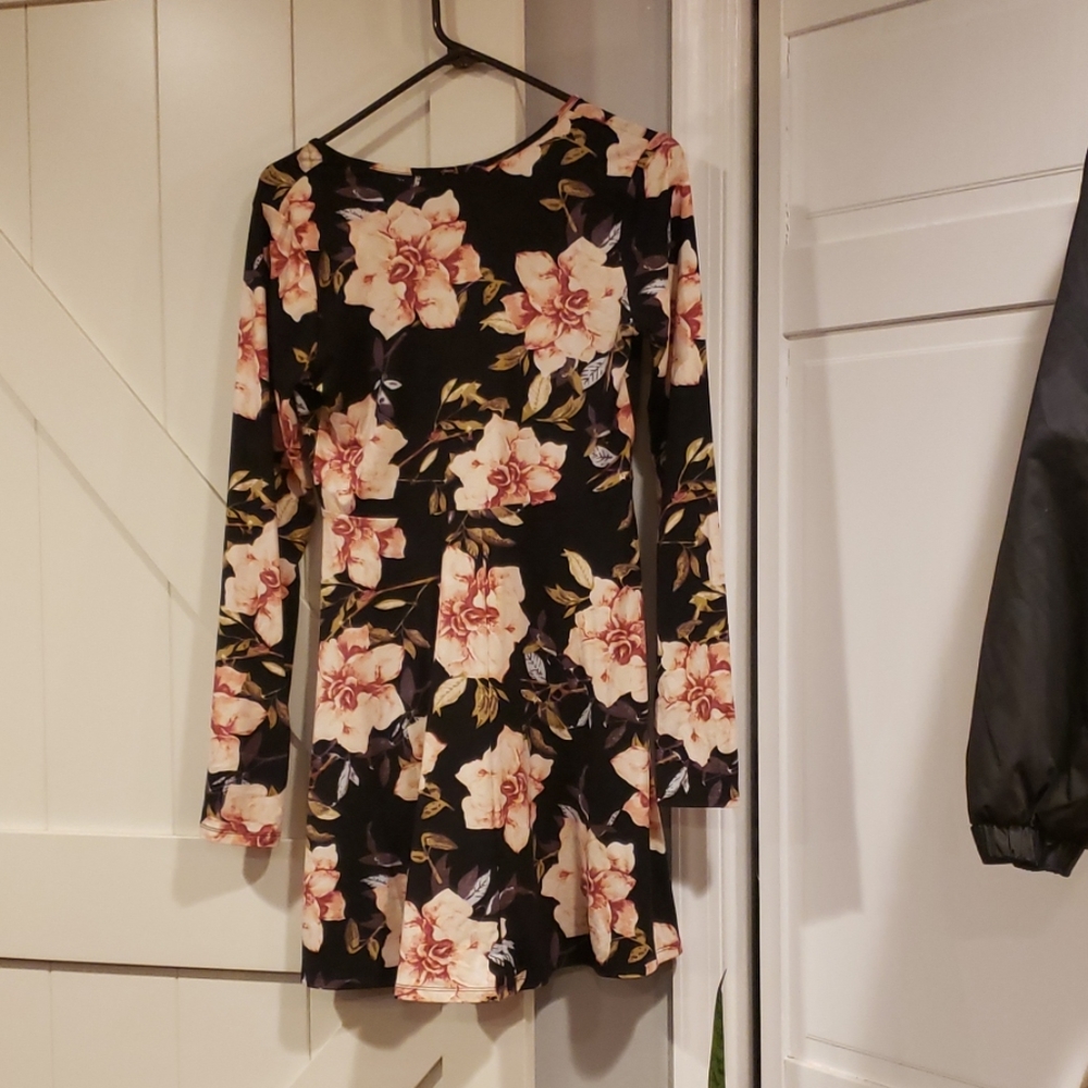 Dress - Picture 3 of 3